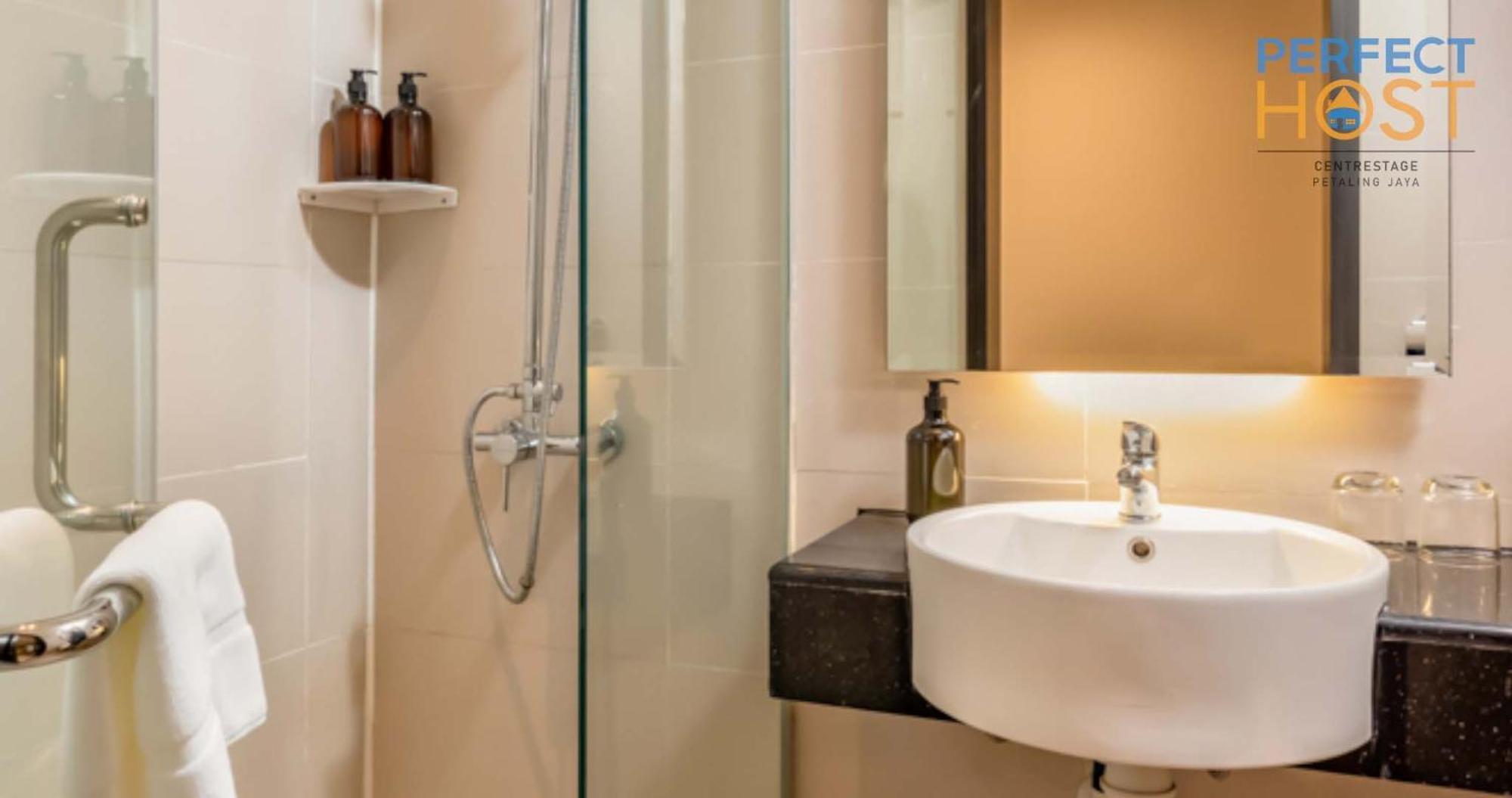 מלון Centrestage Petaling Jaya By Perfect Host מראה חיצוני תמונה Bathroom