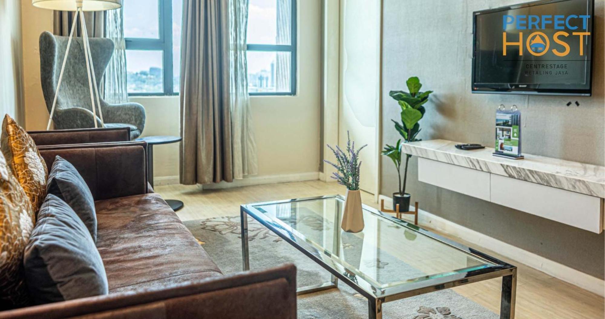 מלון Centrestage Petaling Jaya By Perfect Host מראה חיצוני תמונה A living room at the hotel
